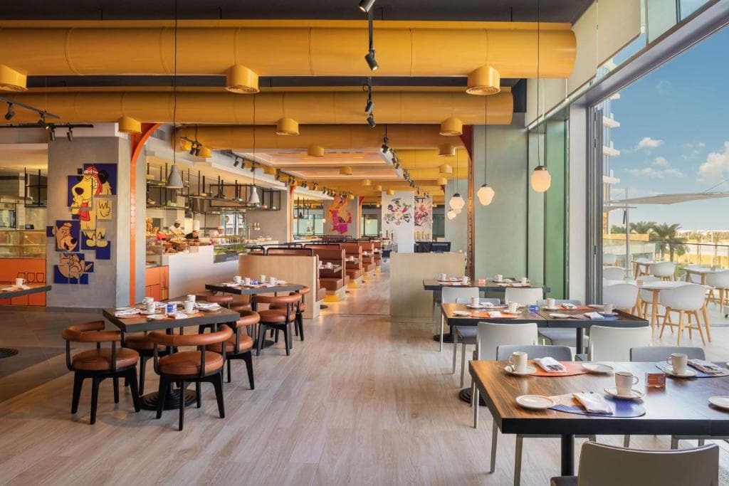 A hotel dining area designed with interior decor that maximizes the stunning outside views.