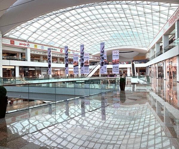 Explore spacious shopping galleries featuring international fashion brands, lifestyle stores and modern retail spaces.